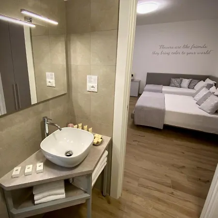 Guest house Five Flowers 4*