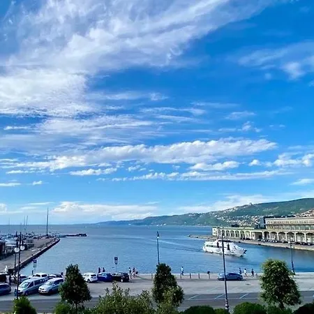 Konukevi Five Flowers Trieste