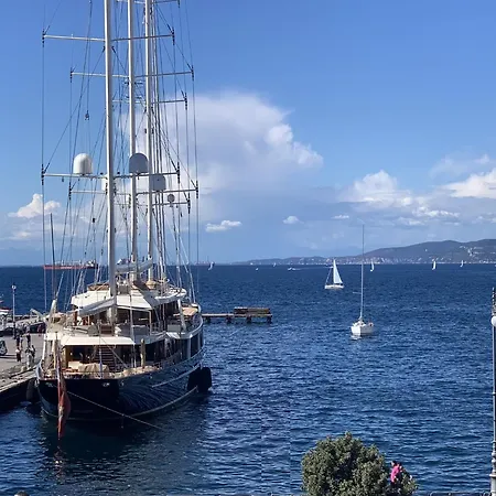 Five Flowers Trieste