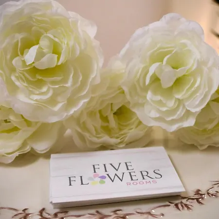 Five Flowers Konukevi