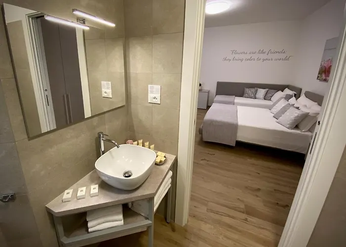 Pensjonat Five Flowers 4*