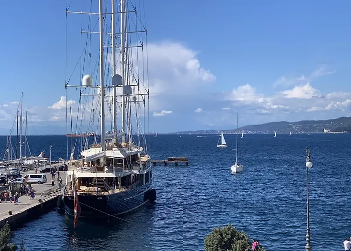 Five Flowers Trieste